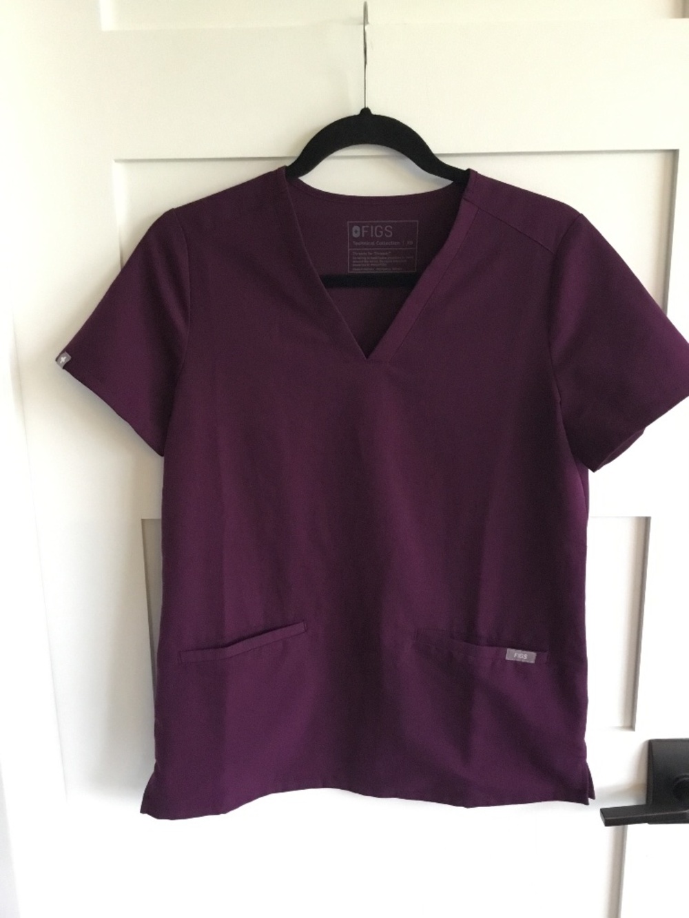 FIGS CASMA THREE-POCKET WOMEN’ S SRUB TOP